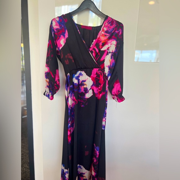 FLORAL CROSS NECK CLASSY MAXI DRESS - Picture 1 of 1